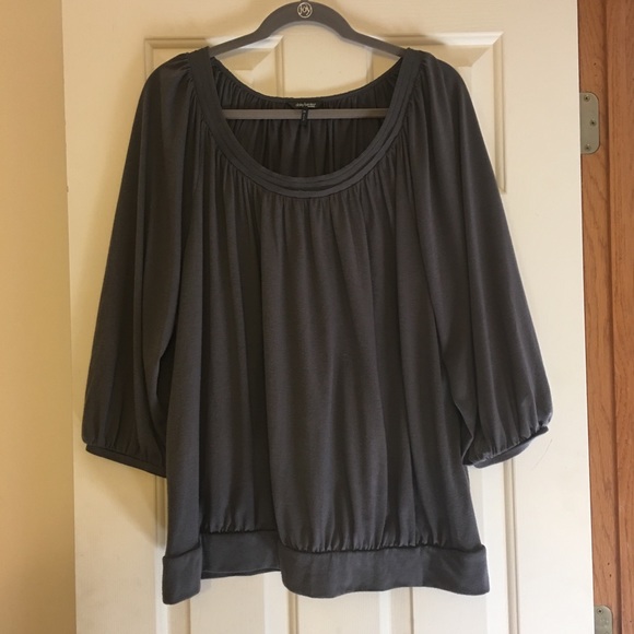 Daisy Fuentes Tops - 4/$25 Daisy Fuentes 2X gray women’s shirt.